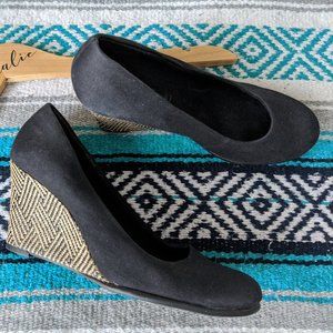 Black Wedge with Pattern Heel | What'sWhat